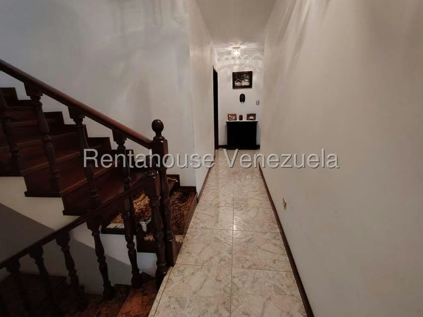 Casa (Multipes Niveles) en Venta en Colinas de Santa Monica, Distrito Metropolitano - 32