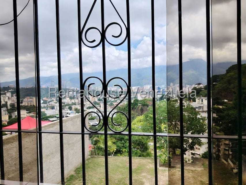 Casa (Multipes Niveles) en Venta en Colinas de Santa Monica, Distrito Metropolitano - 36