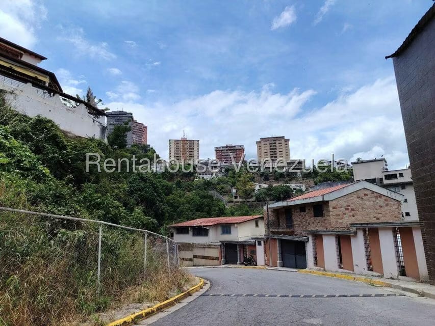 Casa (Multipes Niveles) en Venta en Colinas de Santa Monica, Distrito Metropolitano - 37