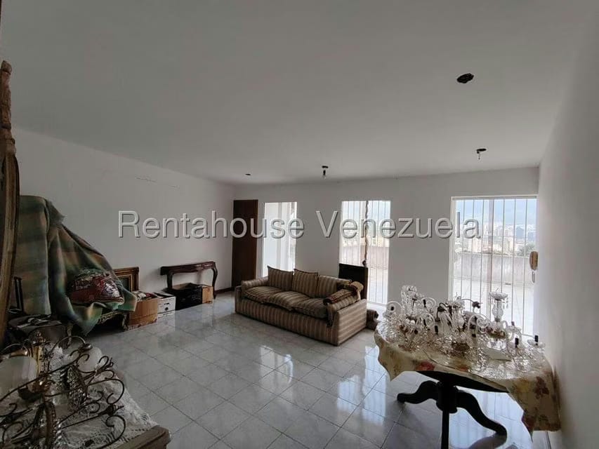 Casa (Multipes Niveles) en Venta en Colinas de Santa Monica, Distrito Metropolitano - 6