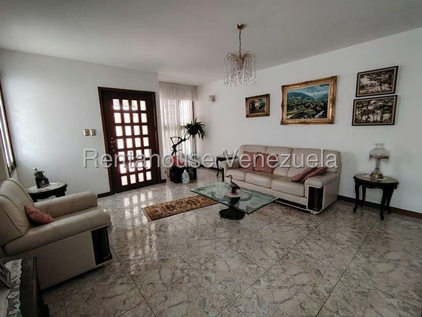 Casa (Multipes Niveles) en Venta en Colinas de Santa Monica, Distrito Metropolitano - 7