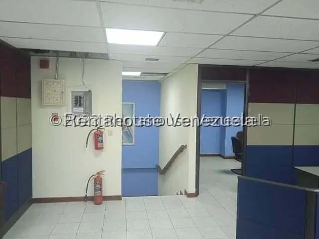 Comercial (Local Comercial) en Venta en La Urbina, Distrito Metropolitano - 35