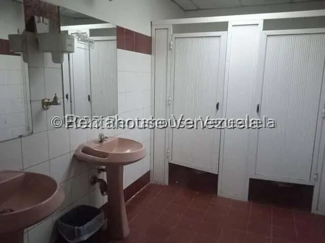 Comercial (Local Comercial) en Venta en La Urbina, Distrito Metropolitano - 40