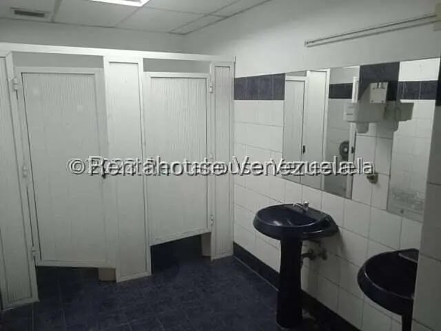 Comercial (Local Comercial) en Venta en La Urbina, Distrito Metropolitano - 44