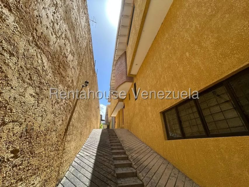 Casa (Multipes Niveles) en Venta en Miranda, Distrito Metropolitano - 2