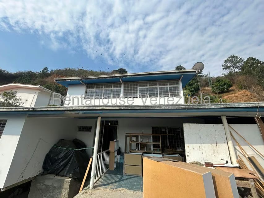 Casa (1 Nivel) en Venta en Prados del Este, Distrito Metropolitano - 2