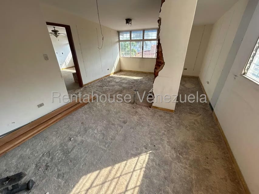 Casa (1 Nivel) en Venta en Prados del Este, Distrito Metropolitano - 14