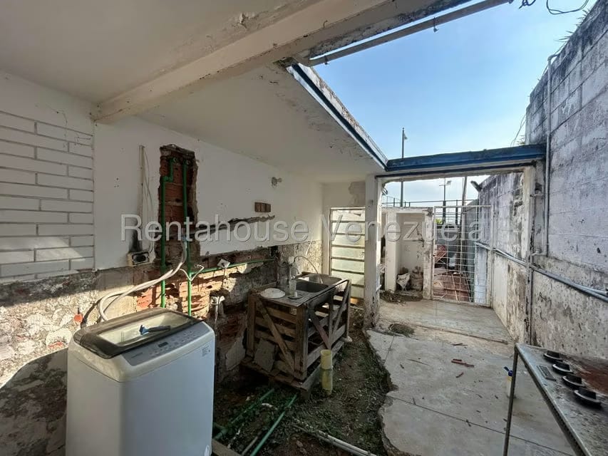 Casa (1 Nivel) en Venta en Prados del Este, Distrito Metropolitano - 24
