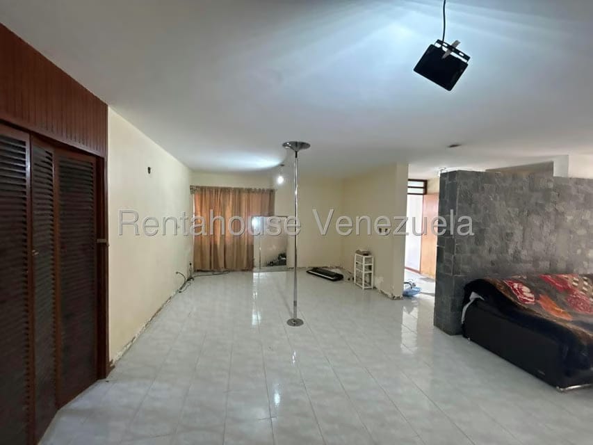 Casa (1 Nivel) en Venta en Prados del Este, Distrito Metropolitano - 8