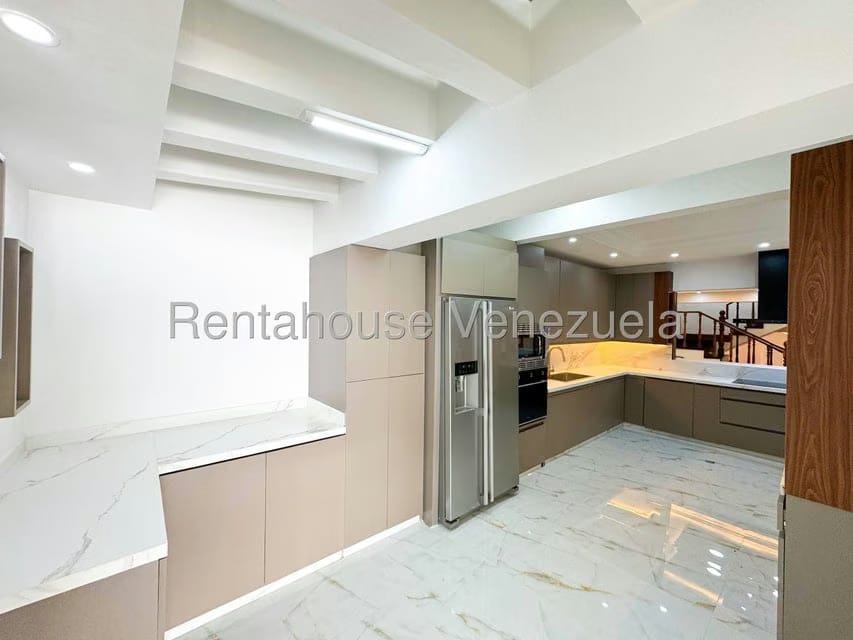 Casa (Duplex) en Venta en Prados del Este, Distrito Metropolitano - 11