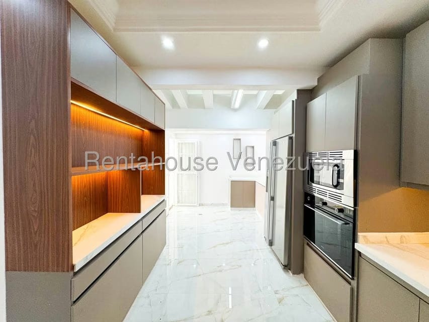 Casa (Duplex) en Venta en Prados del Este, Distrito Metropolitano - 12