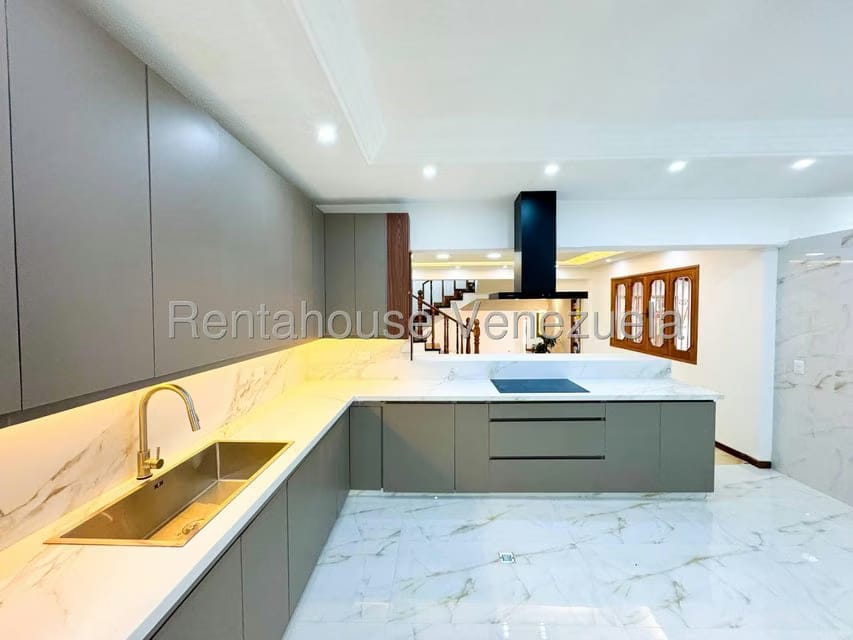 Casa (Duplex) en Venta en Prados del Este, Distrito Metropolitano - 13