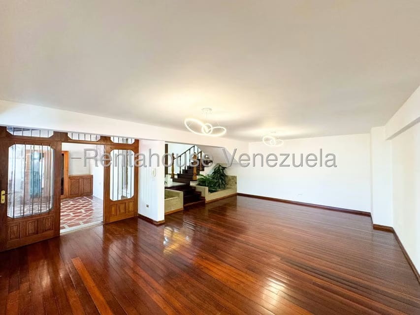 Casa (Duplex) en Venta en Prados del Este, Distrito Metropolitano - 17