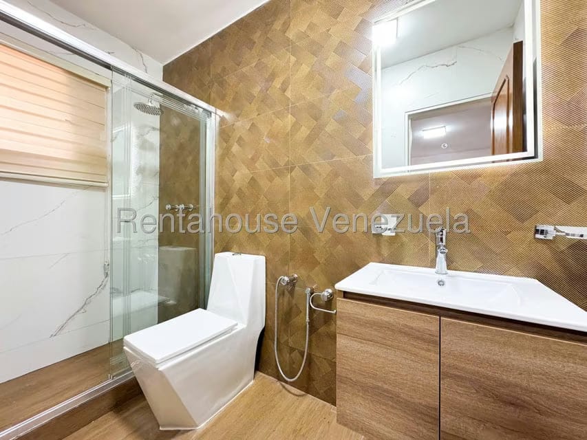 Casa (Duplex) en Venta en Prados del Este, Distrito Metropolitano - 19