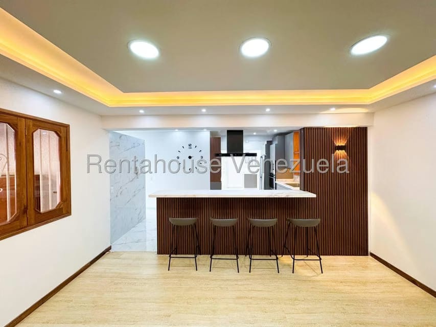 Casa (Duplex) en Venta en Prados del Este, Distrito Metropolitano - 3