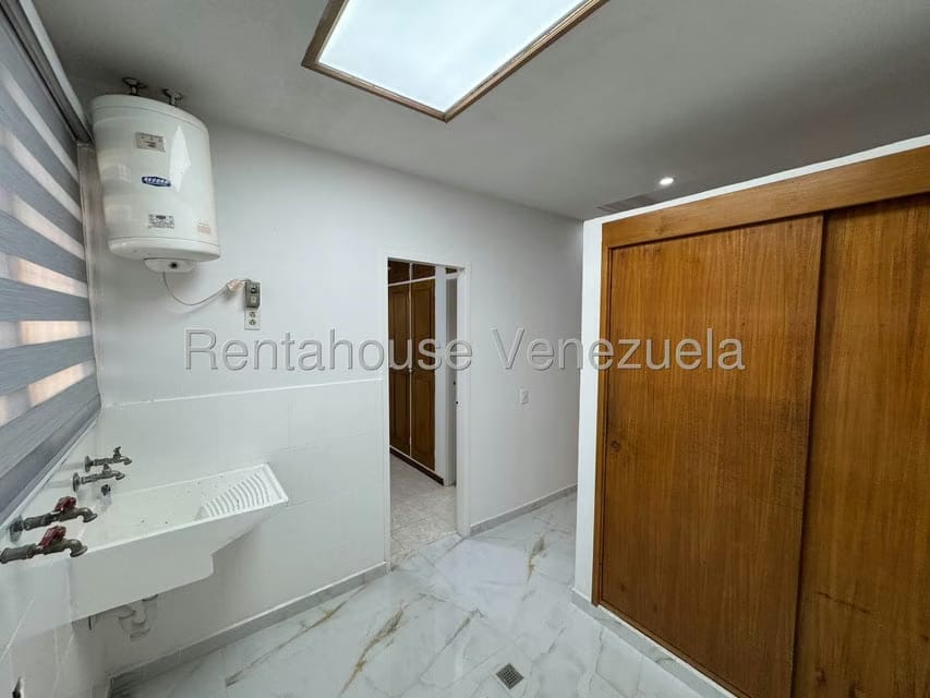 Casa (Duplex) en Venta en Prados del Este, Distrito Metropolitano - 28
