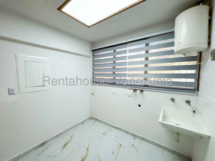 Casa (Duplex) en Venta en Prados del Este, Distrito Metropolitano - 29