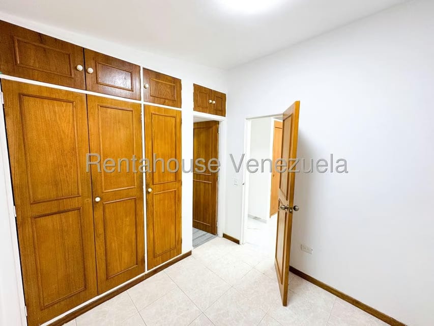 Casa (Duplex) en Venta en Prados del Este, Distrito Metropolitano - 31