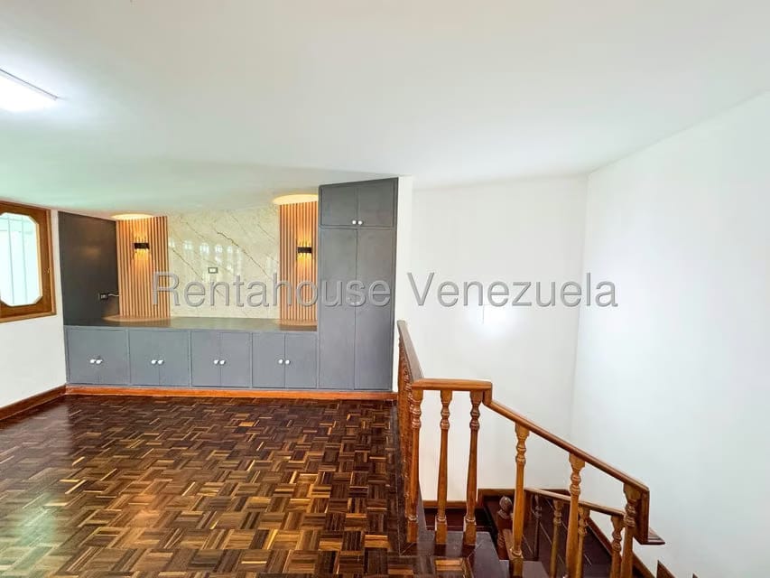 Casa (Duplex) en Venta en Prados del Este, Distrito Metropolitano - 36