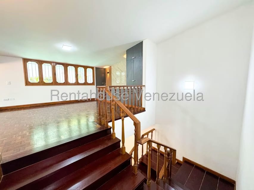 Casa (Duplex) en Venta en Prados del Este, Distrito Metropolitano - 38