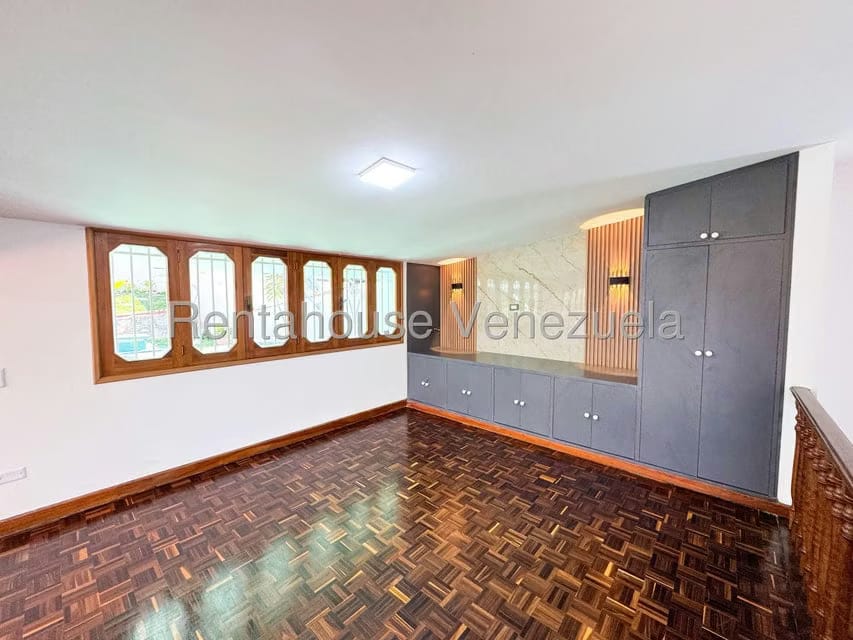 Casa (Duplex) en Venta en Prados del Este, Distrito Metropolitano - 41