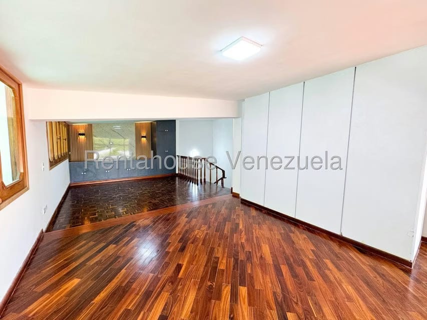 Casa (Duplex) en Venta en Prados del Este, Distrito Metropolitano - 42