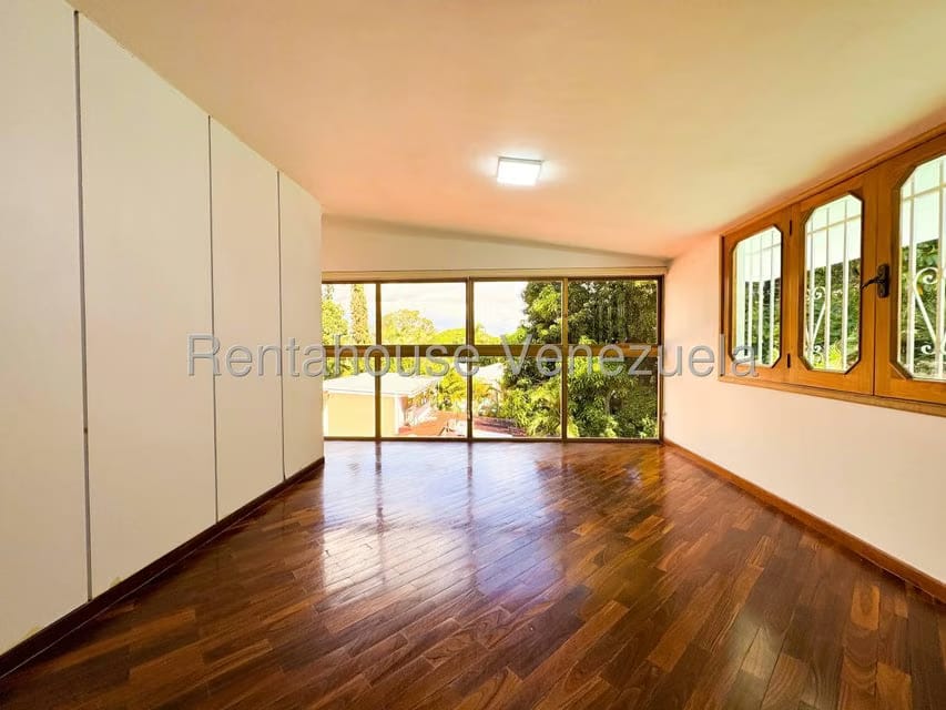 Casa (Duplex) en Venta en Prados del Este, Distrito Metropolitano - 44