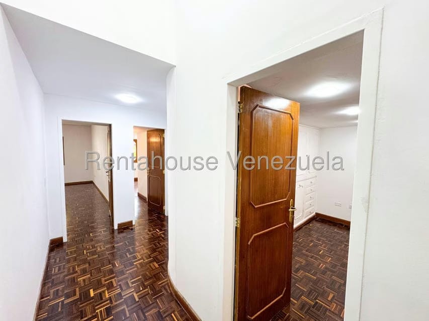 Casa (Duplex) en Venta en Prados del Este, Distrito Metropolitano - 45