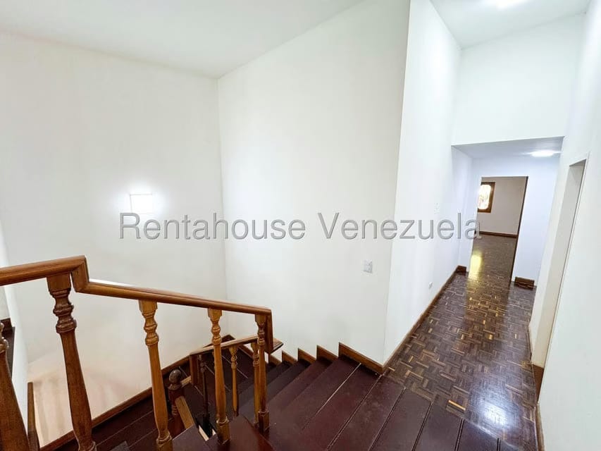 Casa (Duplex) en Venta en Prados del Este, Distrito Metropolitano - 46