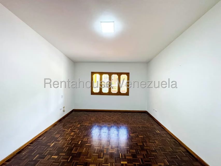 Casa (Duplex) en Venta en Prados del Este, Distrito Metropolitano - 48