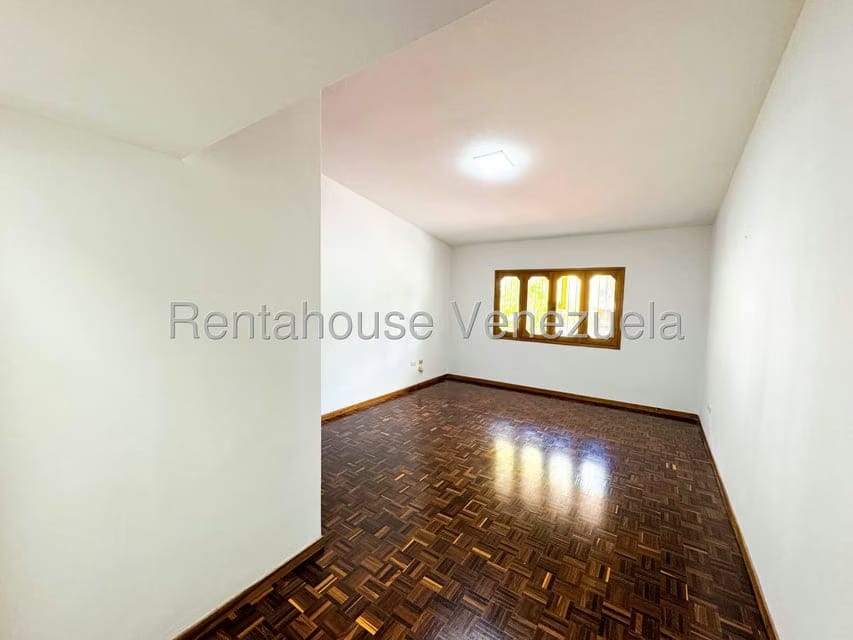 Casa (Duplex) en Venta en Prados del Este, Distrito Metropolitano - 49