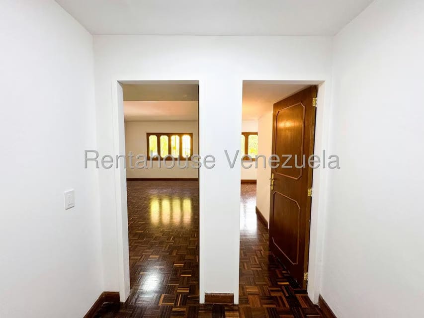 Casa (Duplex) en Venta en Prados del Este, Distrito Metropolitano - 50