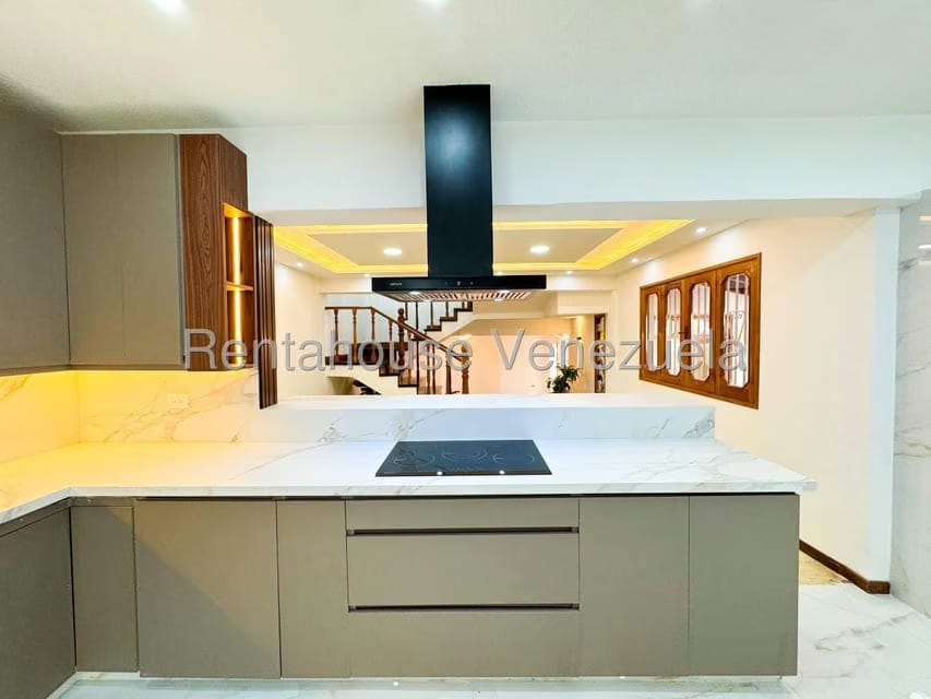 Casa (Duplex) en Venta en Prados del Este, Distrito Metropolitano - 6