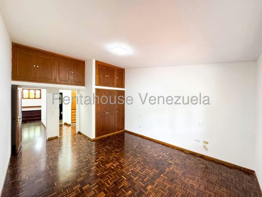 Casa (Duplex) en Venta en Prados del Este, Distrito Metropolitano - 51