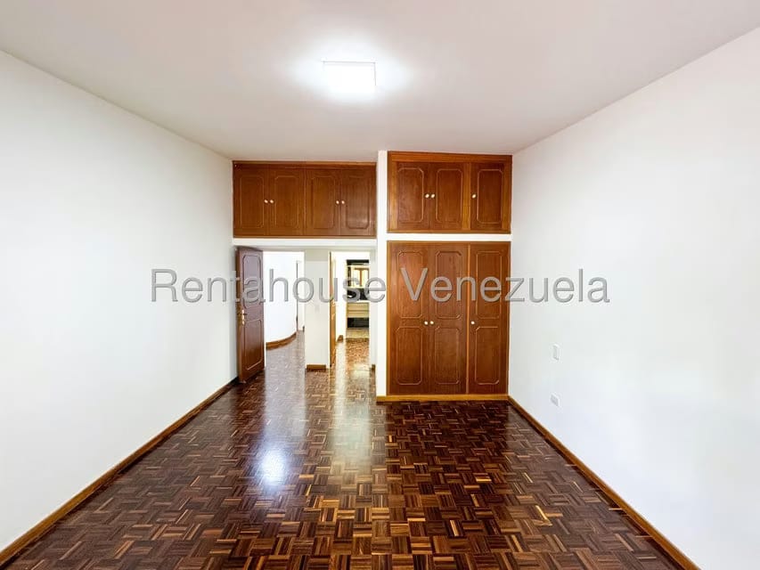 Casa (Duplex) en Venta en Prados del Este, Distrito Metropolitano - 53
