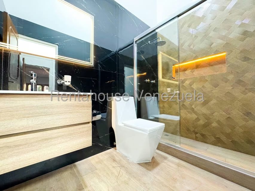 Casa (Duplex) en Venta en Prados del Este, Distrito Metropolitano - 54