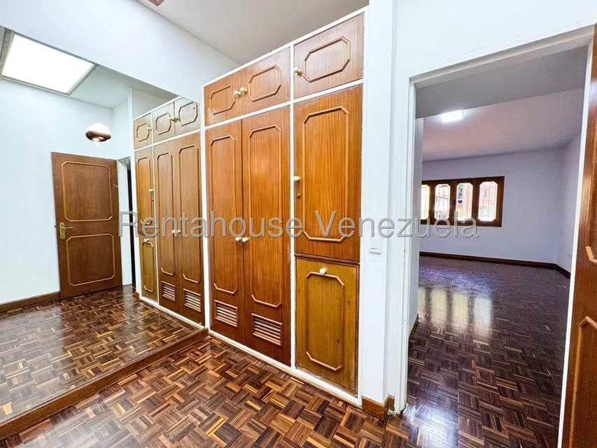 Casa (Duplex) en Venta en Prados del Este, Distrito Metropolitano - 55