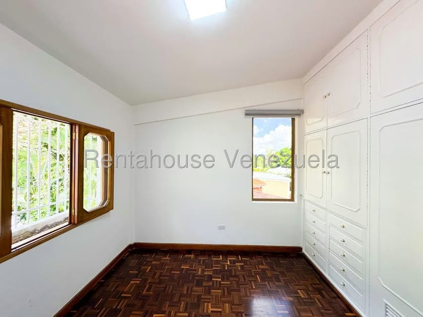 Casa (Duplex) en Venta en Prados del Este, Distrito Metropolitano - 57