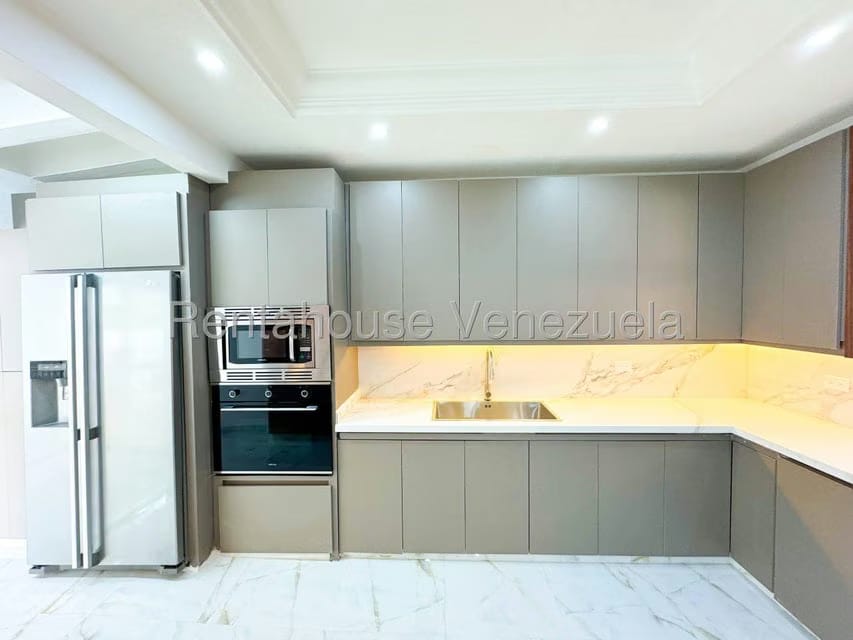 Casa (Duplex) en Venta en Prados del Este, Distrito Metropolitano - 7