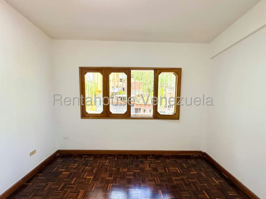 Casa (Duplex) en Venta en Prados del Este, Distrito Metropolitano - 61