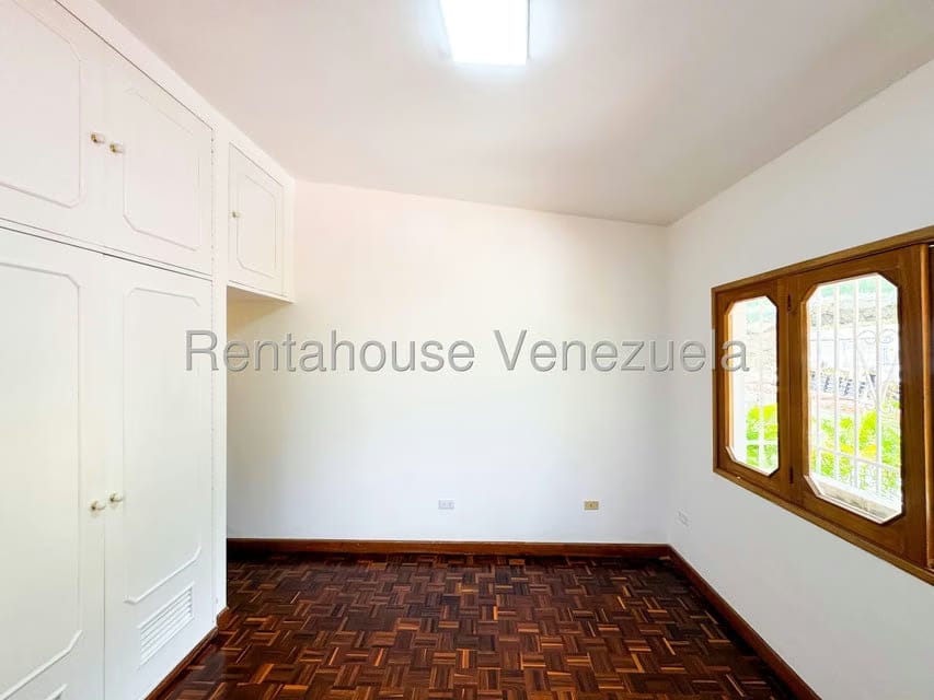 Casa (Duplex) en Venta en Prados del Este, Distrito Metropolitano - 62