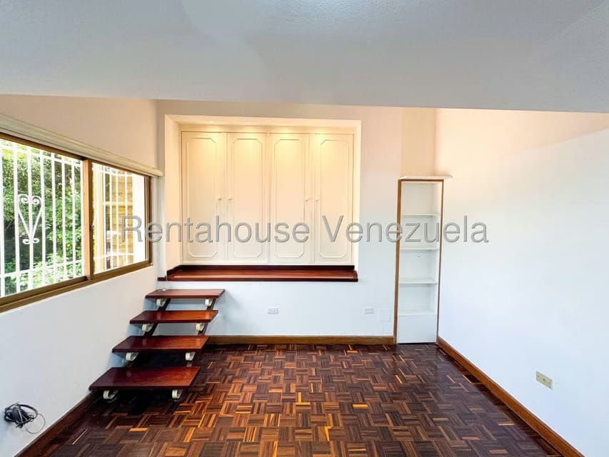 Casa (Duplex) en Venta en Prados del Este, Distrito Metropolitano - 67