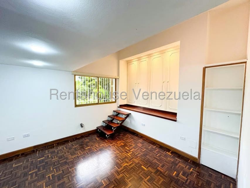 Casa (Duplex) en Venta en Prados del Este, Distrito Metropolitano - 68