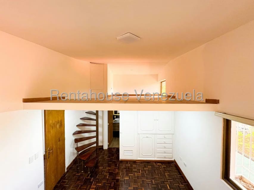 Casa (Duplex) en Venta en Prados del Este, Distrito Metropolitano - 70