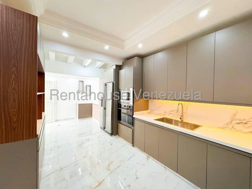 Casa (Duplex) en Venta en Prados del Este, Distrito Metropolitano - 8