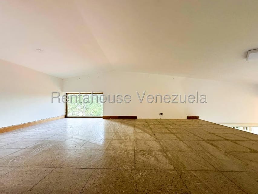 Casa (Duplex) en Venta en Prados del Este, Distrito Metropolitano - 73