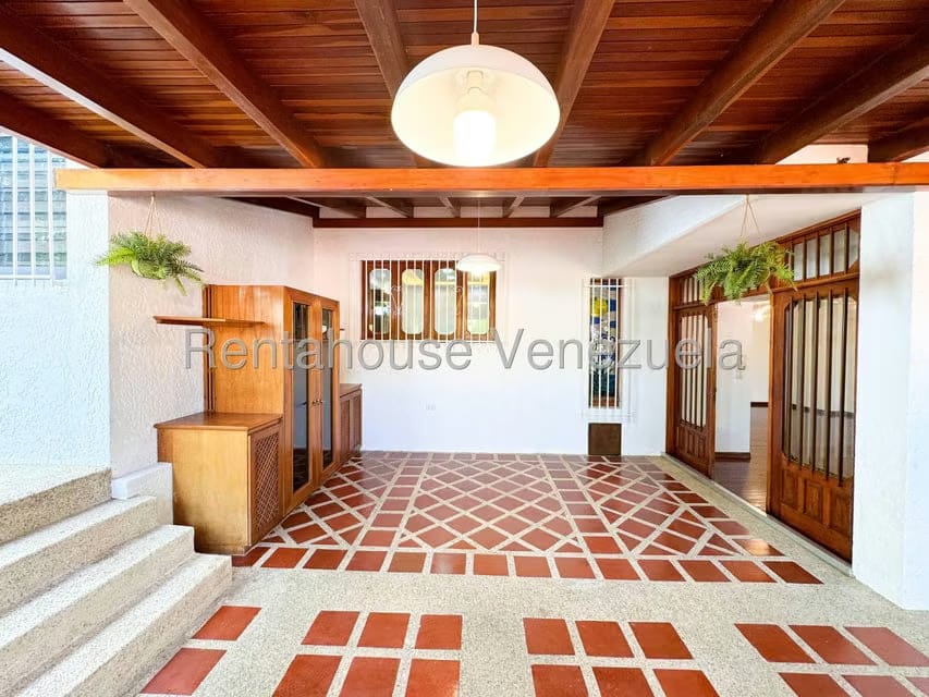 Casa (Duplex) en Venta en Prados del Este, Distrito Metropolitano - 74