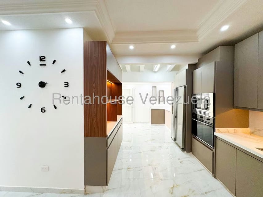 Casa (Duplex) en Venta en Prados del Este, Distrito Metropolitano - 9