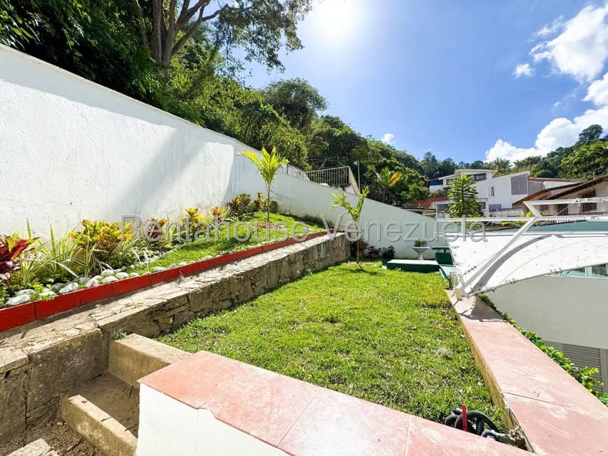 Casa (Duplex) en Venta en Prados del Este, Distrito Metropolitano - 83