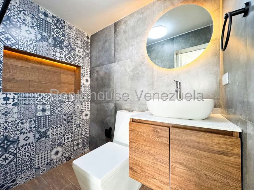 Casa (Duplex) en Venta en Prados del Este, Distrito Metropolitano - 84